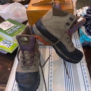 The north face boots hydroseal 11.5